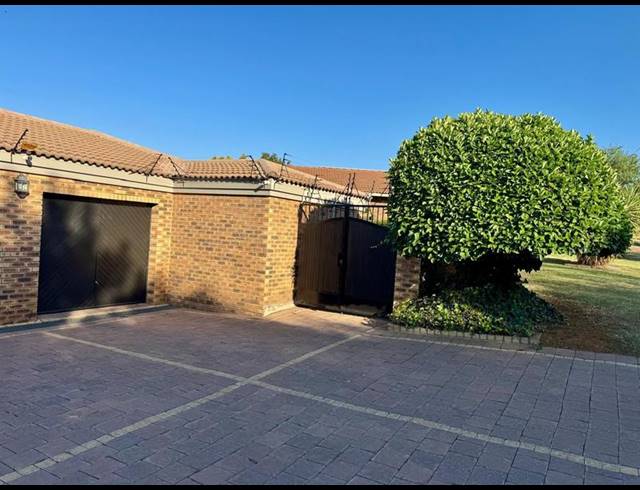 4 BEDROOM HOUSE FOR SALE IN GLENVISTA